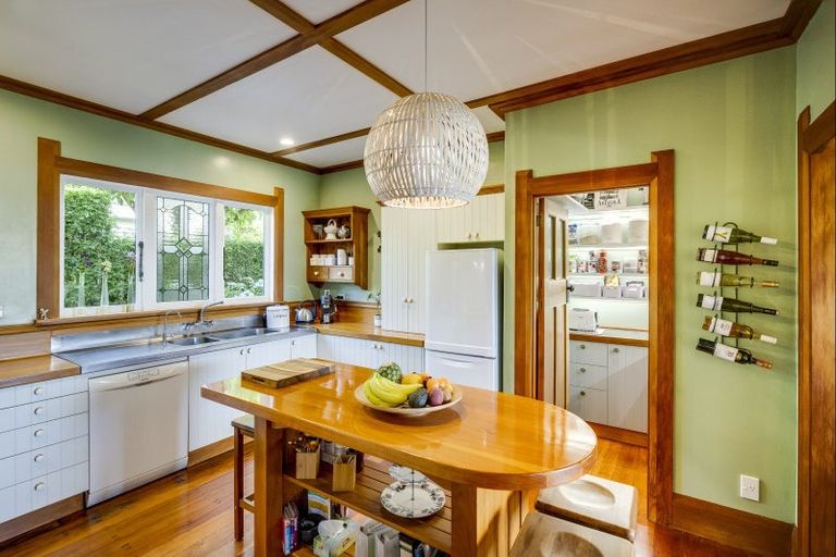 Photo of property in 1 Lambton Road, Hospital Hill, Napier, 4110