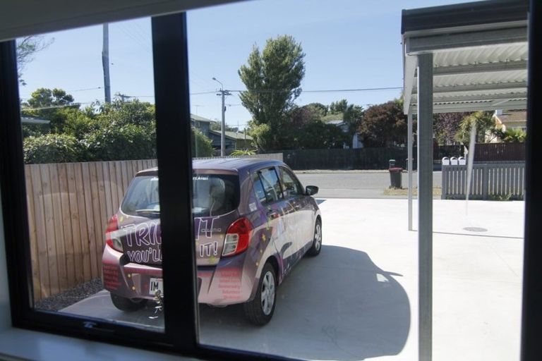 Photo of property in 104 Bowhill Road, New Brighton, Christchurch, 8083