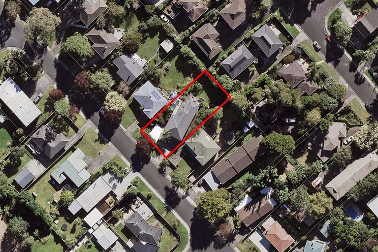 Photo of property in 35 Lynden Avenue, Hillcrest, Auckland, 0627