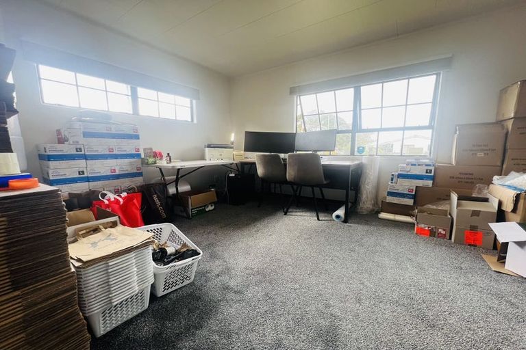 Photo of property in 391 Roscommon Road, Clendon Park, Auckland, 2103