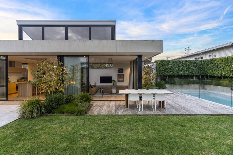 Photo of property in 90 Walker Road, Point Chevalier, Auckland, 1022