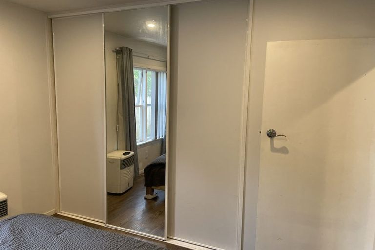 Photo of property in 14 Yeovil Road, Te Atatu Peninsula, Auckland, 0610