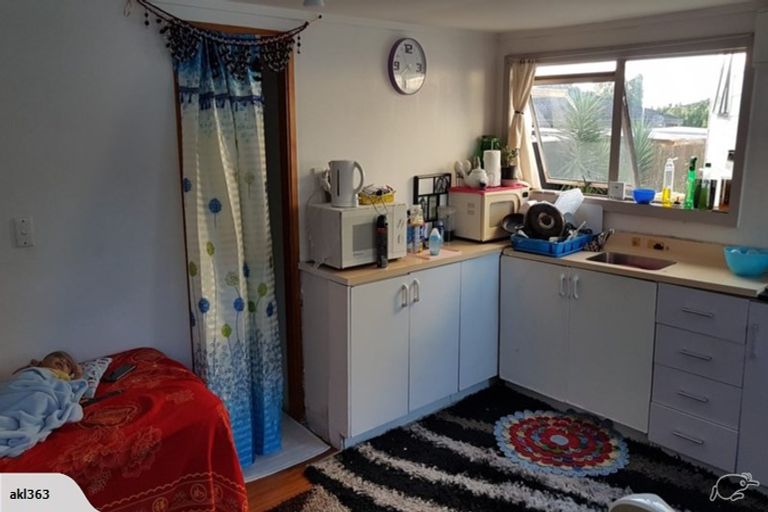 Photo of property in 363 Roscommon Road, Clendon Park, Auckland, 2103