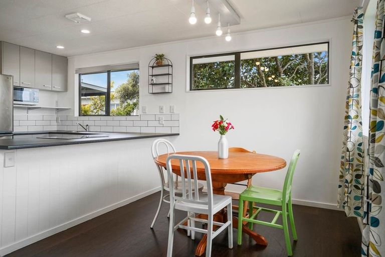 Photo of property in 21a Tahi Terrace, Glen Eden, Auckland, 0602