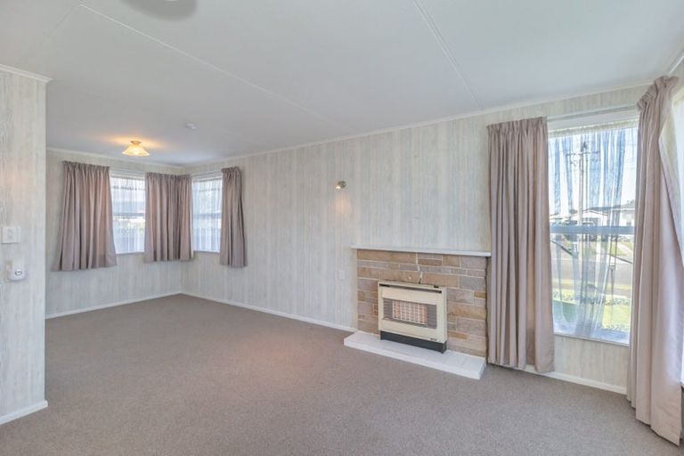 Photo of property in 39 Karaka Crescent, Levin, 5510