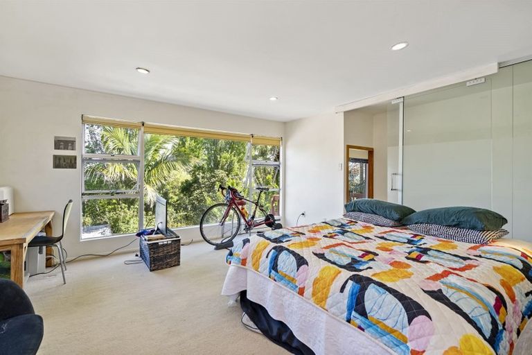 Photo of property in 8 Faulkner Road, Northcote Point, Auckland, 0627