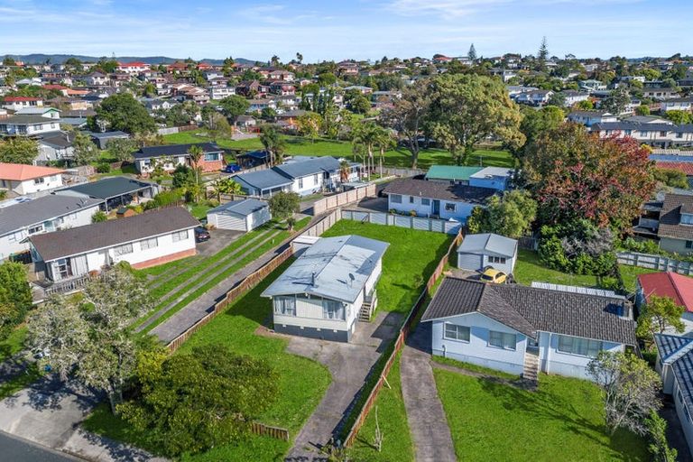 Photo of property in 115 Farquhar Road, Glendene, Auckland, 0602