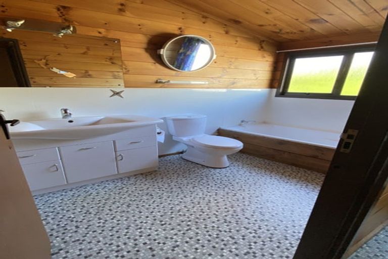 Photo of property in 4 Johnston Place, Welcome Bay, Tauranga, 3112