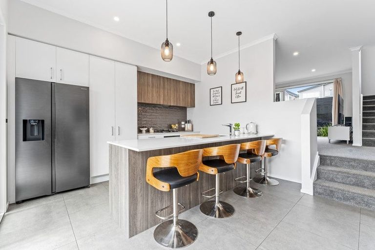 Photo of property in 48 Karepiro Drive, Stanmore Bay, Whangaparaoa, 0932