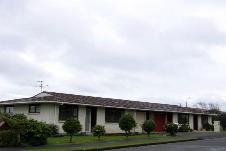 Photo of property in 2 Rewa Place, Lansdowne, Masterton, 5810