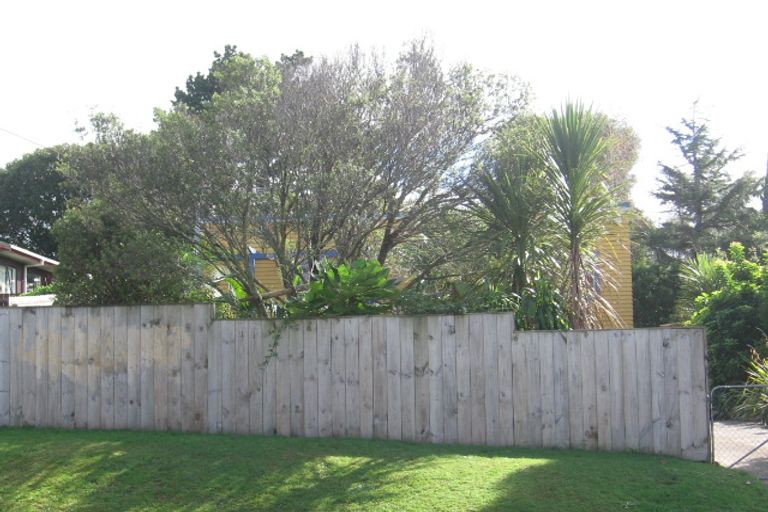 Photo of property in 2 Tahi Terrace, Glen Eden, Auckland, 0602