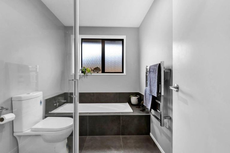 Photo of property in 3 Ruru Lane, Hurworth, New Plymouth, 4310