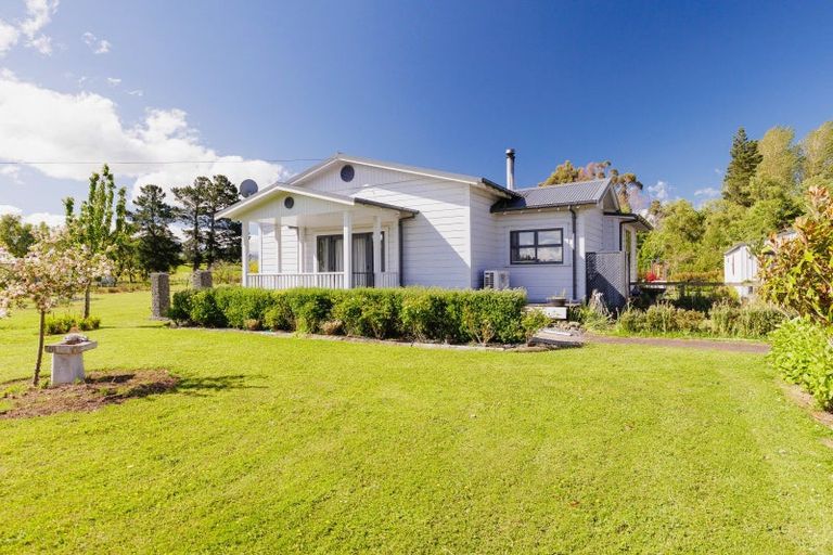 Photo of property in 100 Cole Street, Dannevirke, 4930