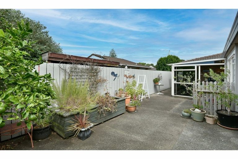 Photo of property in 2/11 Milton Road, Orewa, 0931