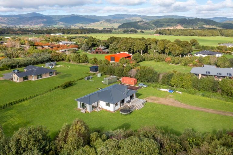 Photo of property in 12 Faydon Close, Ohau, Levin, 5570