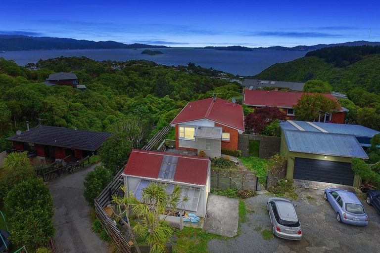 Photo of property in 2-3 Pine Tree Lane, Korokoro, Lower Hutt, 5012