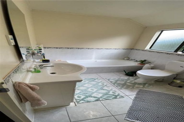 Photo of property in 9j View Road, Glenfield, Auckland, 0627