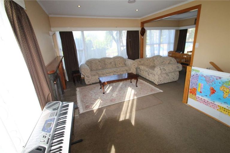 Photo of property in 50 Marlborough Avenue, Glenfield, Auckland, 0629