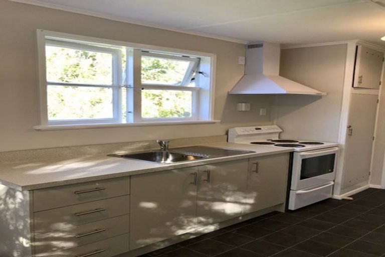 Photo of property in 92 Kowhai Street, Naenae, Lower Hutt, 5011