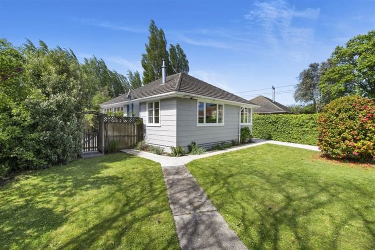 Photo of property in 32 Hollyford Avenue, Bryndwr, Christchurch, 8053