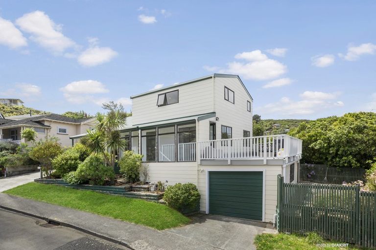 Photo of property in 48 Percy Dyett Drive, Karori, Wellington, 6012