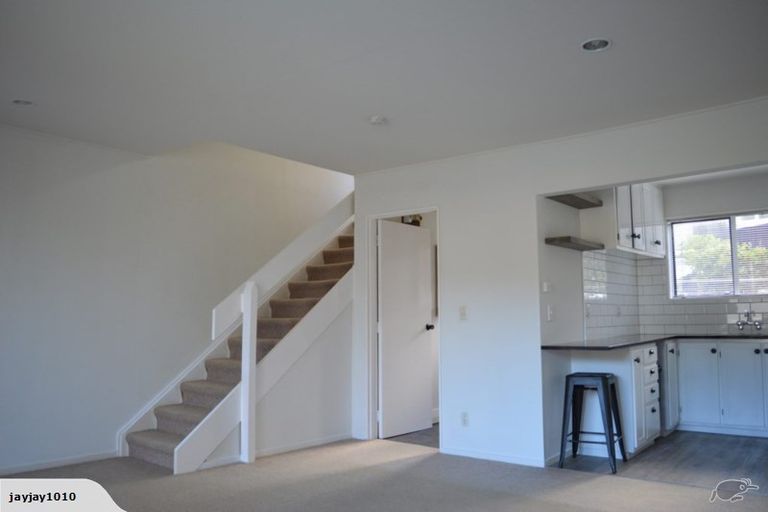 Photo of property in 5/100 Lyall Parade, Lyall Bay, Wellington, 6022