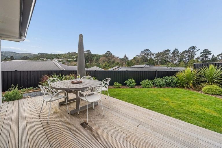 Photo of property in 15 Rewarewa Way, Timberlea, Upper Hutt, 5018