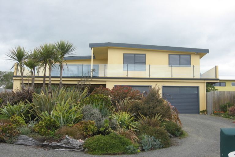 Photo of property in 18 Arataki Grove, Waitarere Beach, Levin, 5510