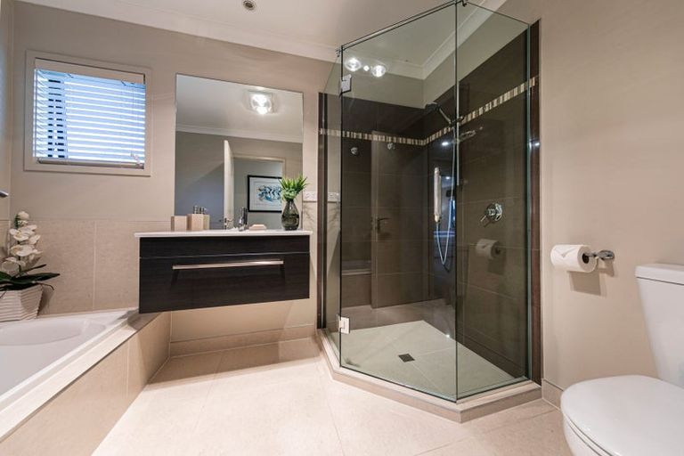 Photo of property in 2 Birchwood Grove, Greenhithe, Auckland, 0632