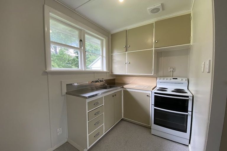 Photo of property in 90-92 Strand Crescent, Naenae, Lower Hutt, 5011