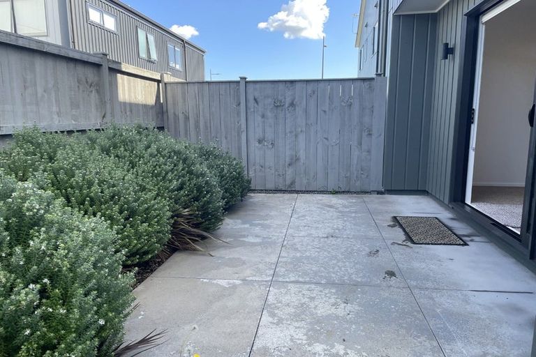 Photo of property in 8 Rauriki Lane, Rosehill, Papakura, 2113