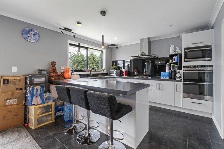 Photo of property in 12 Highland View Drive, Tokomaru, Palmerston North, 4474