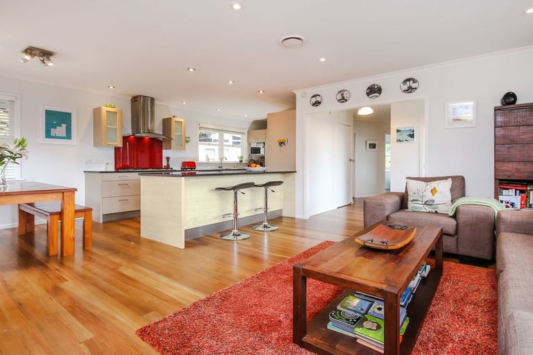 Photo of property in 34 South Lynn Road, Titirangi, Auckland, 0604