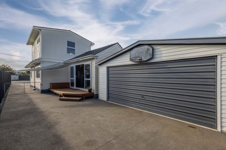 Photo of property in 390 Keyes Road, New Brighton, Christchurch, 8083