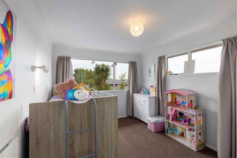 Photo of property in 15 Tralee Place, Bishopdale, Christchurch, 8053