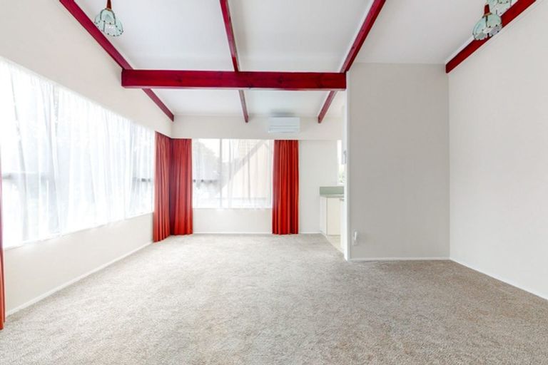 Photo of property in 36 Akaroa Drive, Maupuia, Wellington, 6022