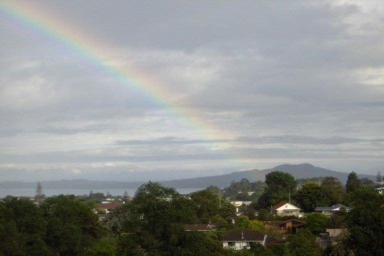 Photo of property in 28 Ronald Macken Place, Windsor Park, Auckland, 0632