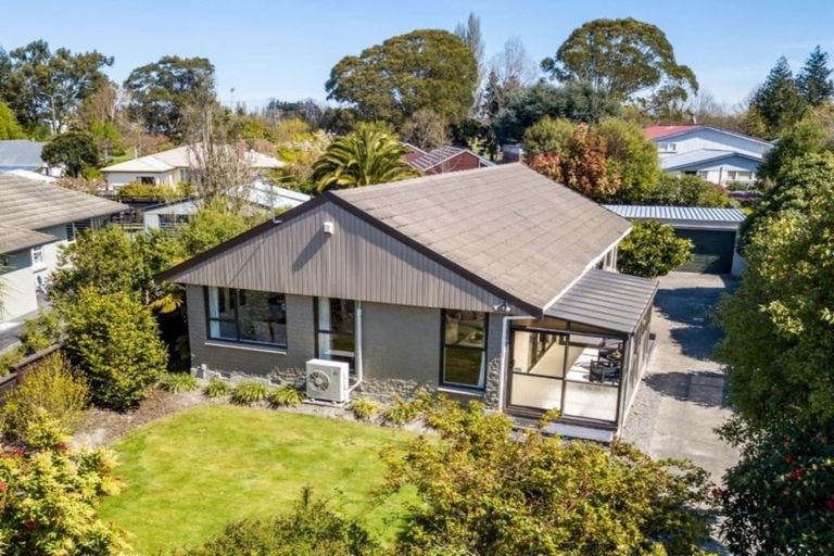 Photo of property in 21 Burnside Crescent, Burnside, Christchurch, 8053