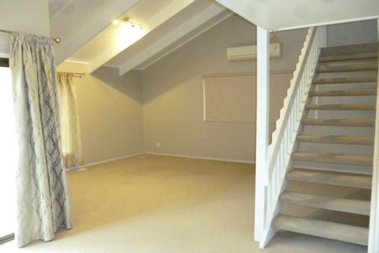 Photo of property in 1/2 Elliot Street, Howick, Auckland, 2014