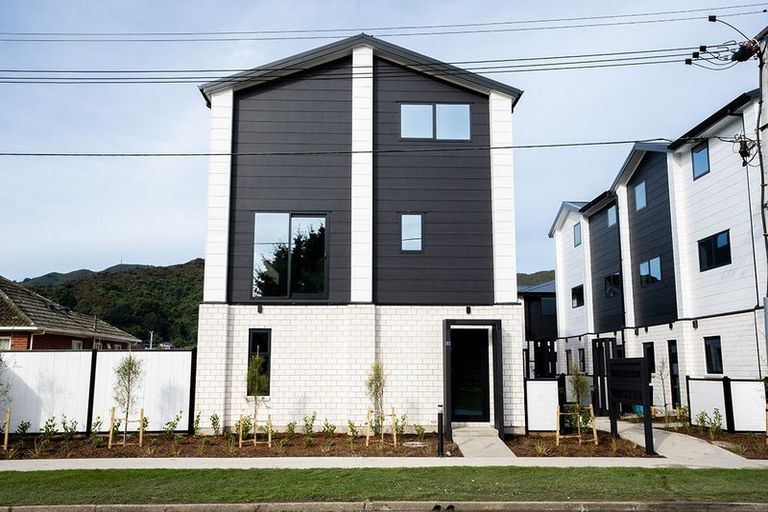 Photo of property in 2/182 Cambridge Terrace, Fairfield, Lower Hutt, 5011