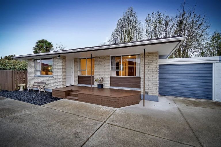 Photo of property in 1/40a Prestons Road, Redwood, Christchurch, 8051