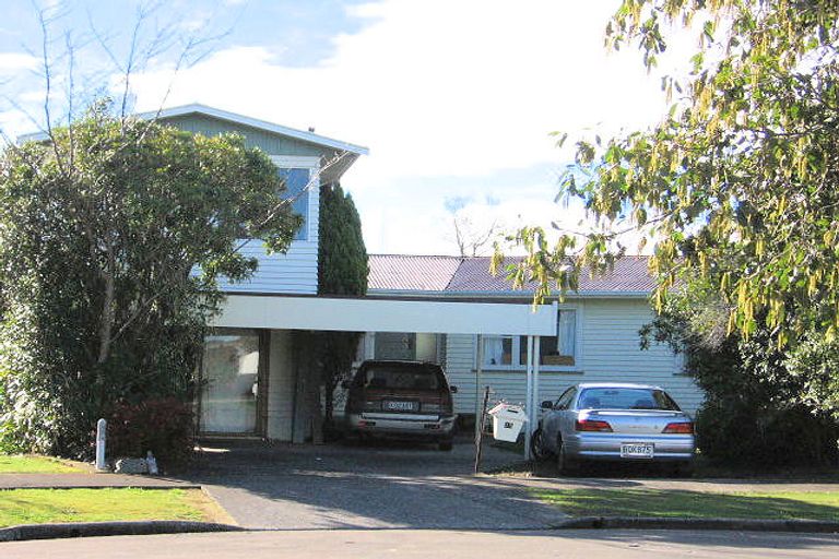 Photo of property in 15 Edwards Place, Terrace End, Palmerston North, 4410