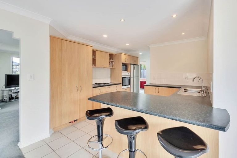 Photo of property in 12 Parkcrest Drive, Henderson, Auckland, 0612