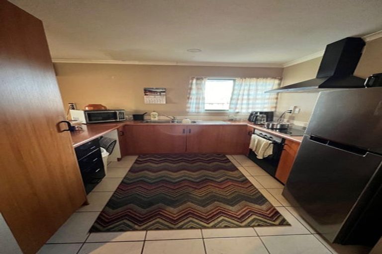 Photo of property in 16 Oakleigh Avenue, Takanini, 2112