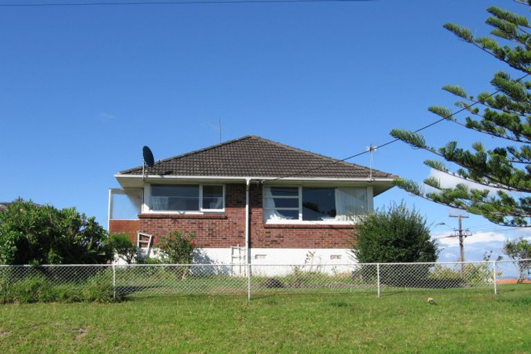 Photo of property in 2/39 Exmouth Road, Northcote, Auckland, 0627