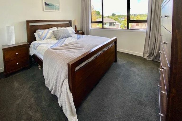 Photo of property in 8 West Harbour Drive, West Harbour, Auckland, 0618