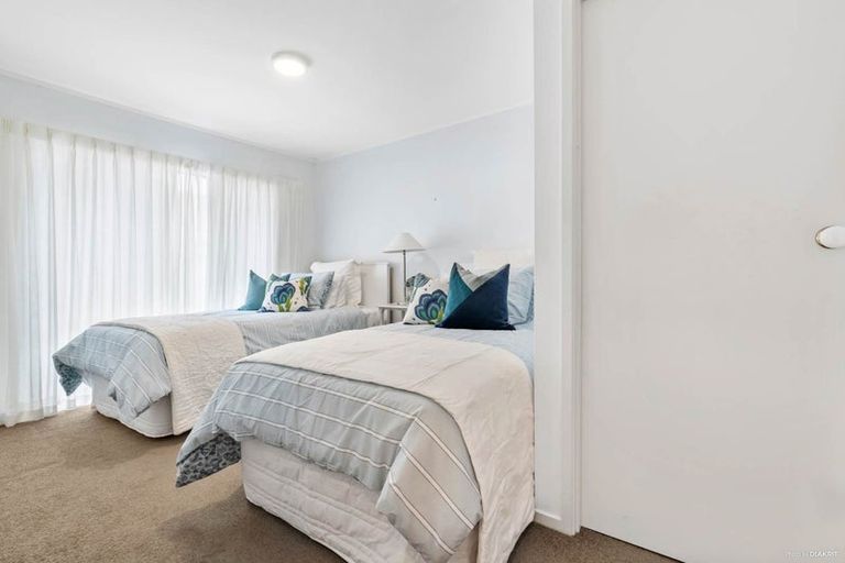 Photo of property in 45 Golfland Drive, Golflands, Auckland, 2013