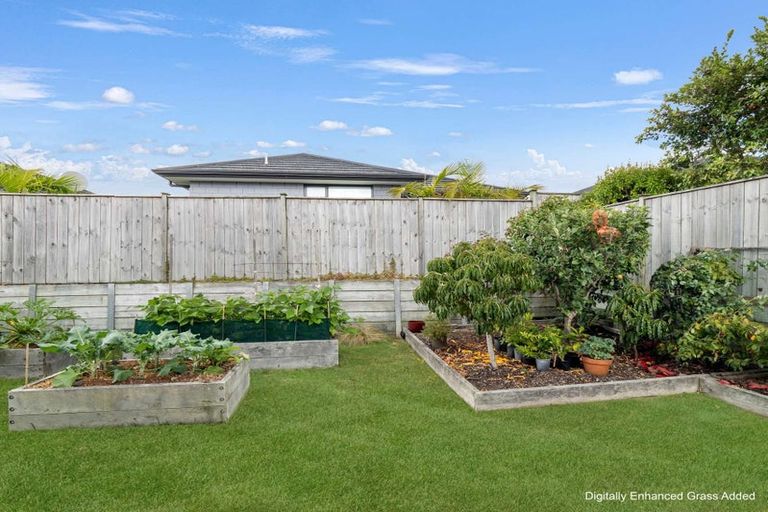 Photo of property in 3 Taikura Avenue, Red Beach, 0932