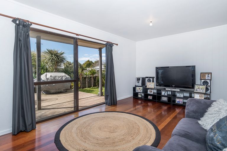 Photo of property in 17a Lyn Grove, Papamoa Beach, Papamoa, 3118