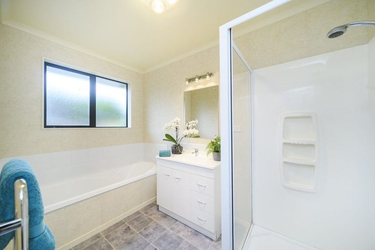 Photo of property in 20 Boston Parade, Kelvin Grove, Palmerston North, 4414